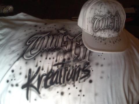 Twist&#039;d Kreations T-Shirt &amp; Matching Fitted Cap