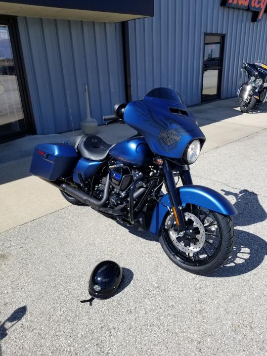 Street glide special